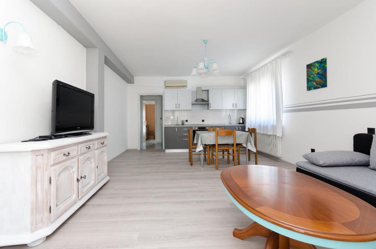 Apartments Slavica R Banjol Buitenkant foto