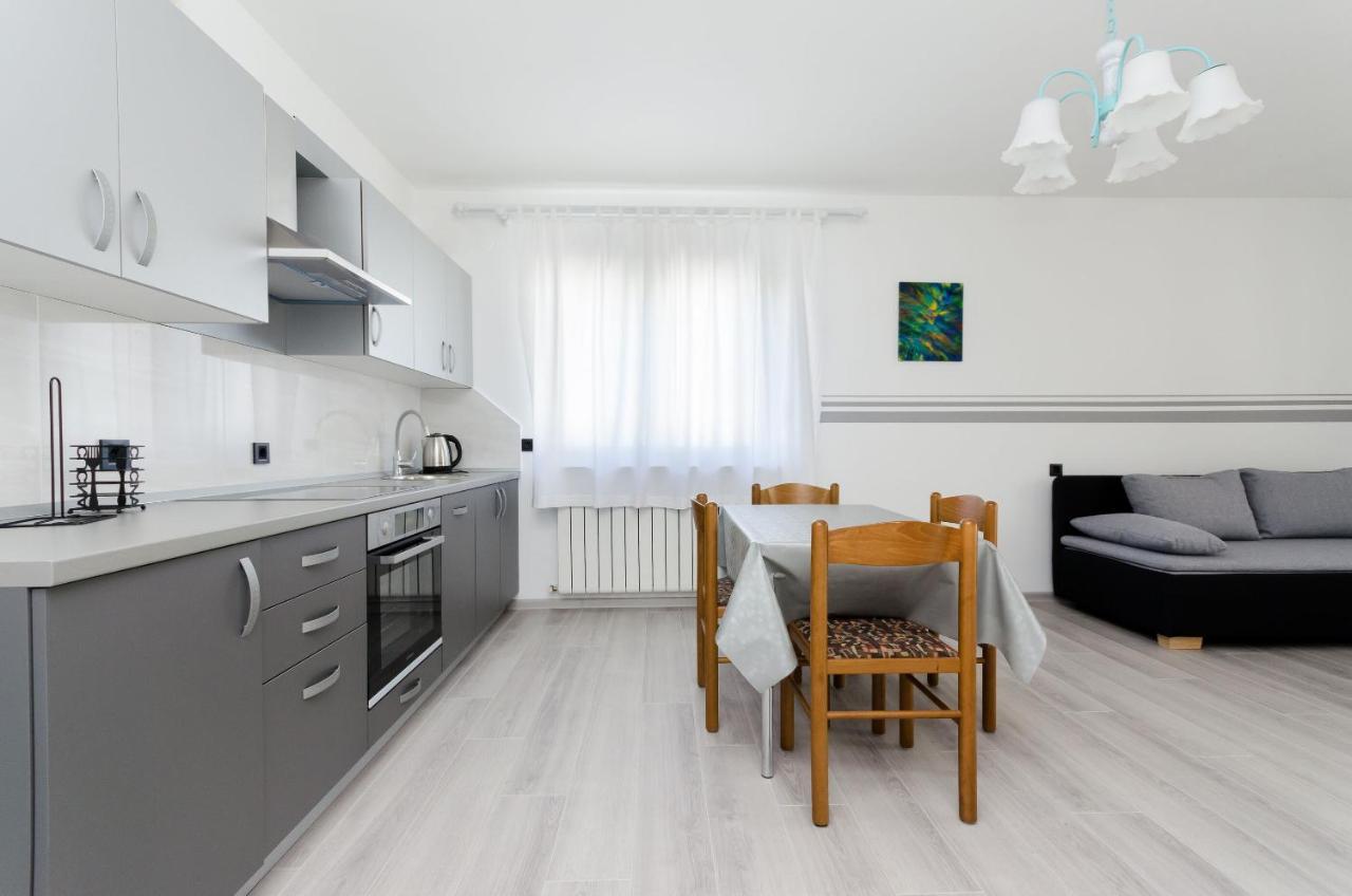 Apartments Slavica R Banjol Buitenkant foto
